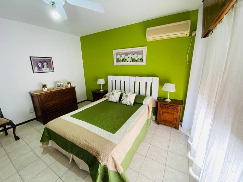 TRIPLEX DE 6 AMBIENTES SOBRE CALLE MOSTO