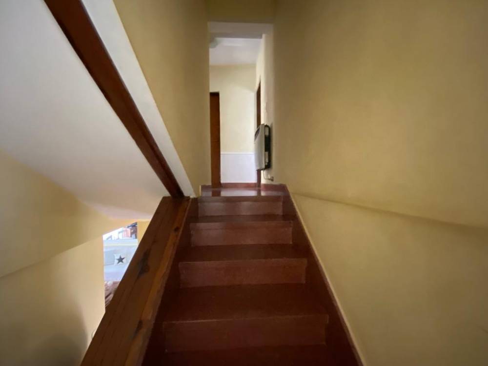 TRIPLEX DE 6 AMBIENTES SOBRE CALLE MOSTO