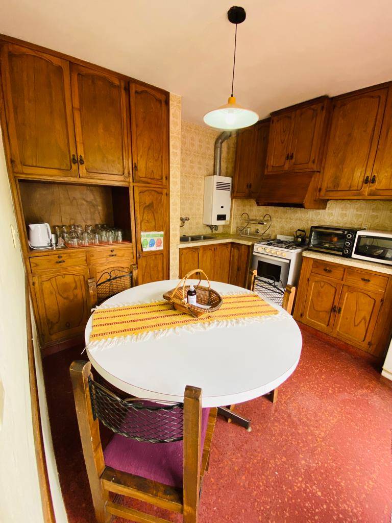 TRIPLEX DE 6 AMBIENTES SOBRE CALLE MOSTO