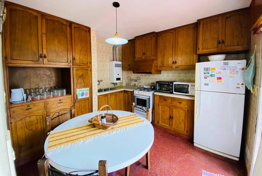 TRIPLEX DE 6 AMBIENTES SOBRE CALLE MOSTO