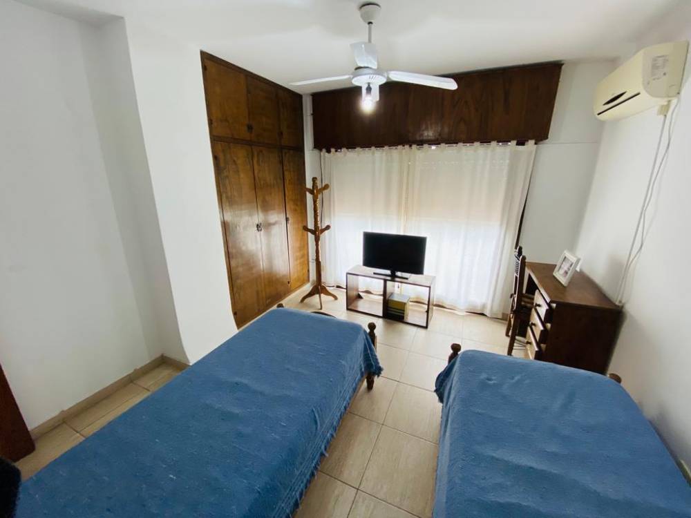 TRIPLEX DE 6 AMBIENTES SOBRE CALLE MOSTO