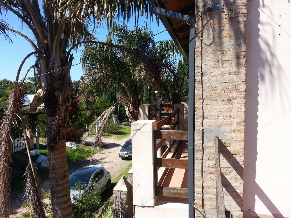 Casa con Amplio Parque y Terraza en Barrio Vinelli