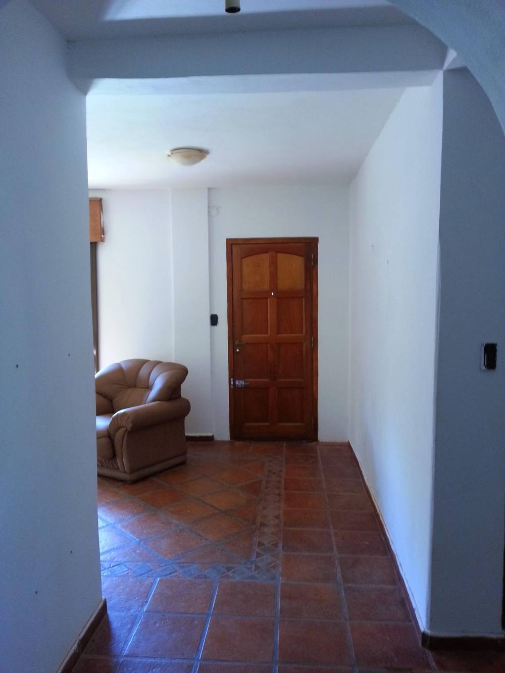 Casa con Amplio Parque y Terraza en Barrio Vinelli