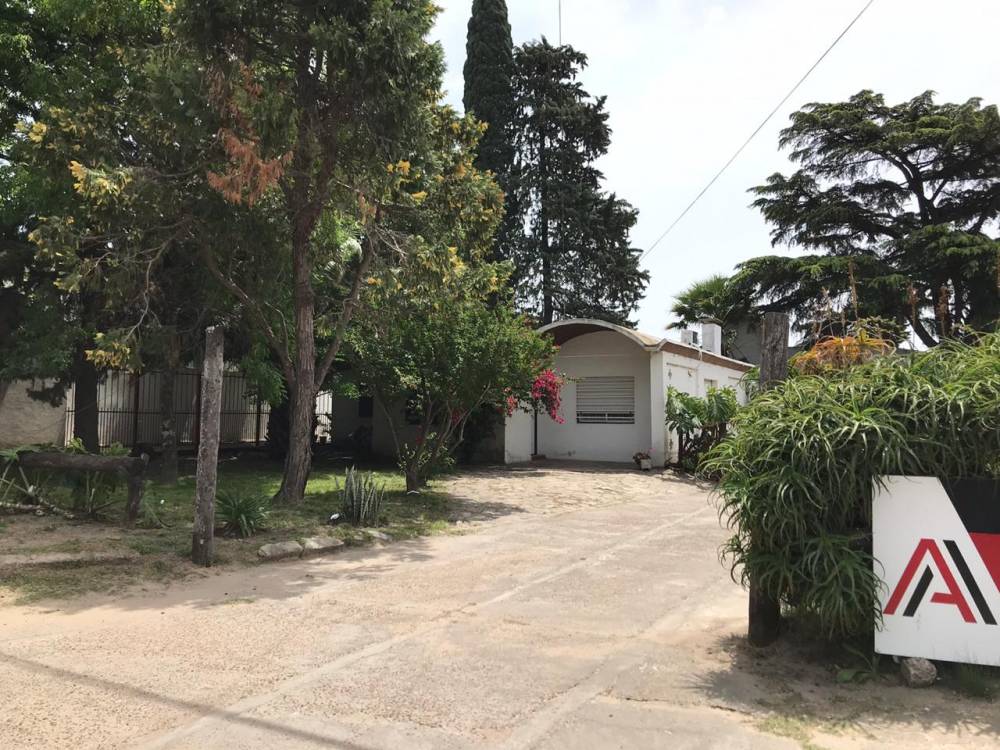 Casa y galpón en Venta - Barrio Parma. Sobre calle Urquiza