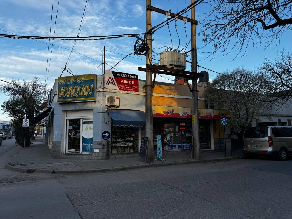 Casa + Locales Comerciales en el Centro de Gualeguaychú