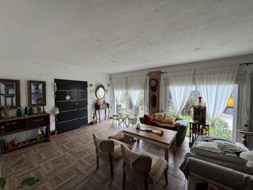 Casa 3 dormitorios con parque y pileta en Pueblo Belgrano | Se evalúa permuta