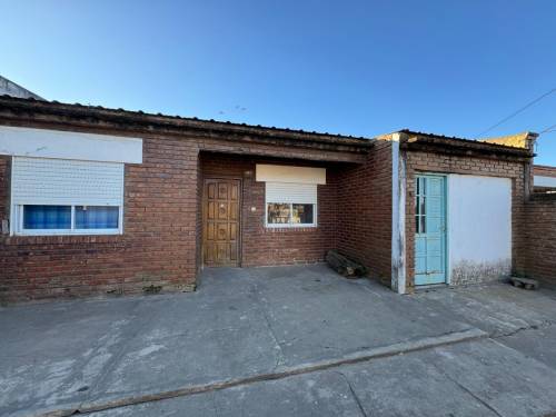 Casa a refaccionar con gran potencial – Andrade y Virreinato