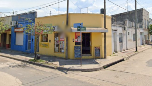 Casa con dos locales comerciales en esquina – Excelente oportunidad de inversión