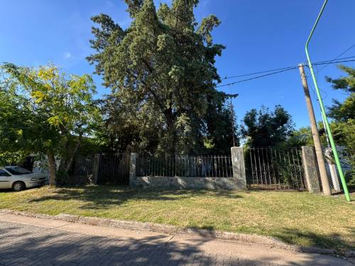 Casa en Pueblo Belgrano con amplio terreno y posibilidad de refacción