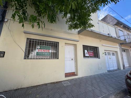 Casa y oficina sobre calle Roca casi Urquiza