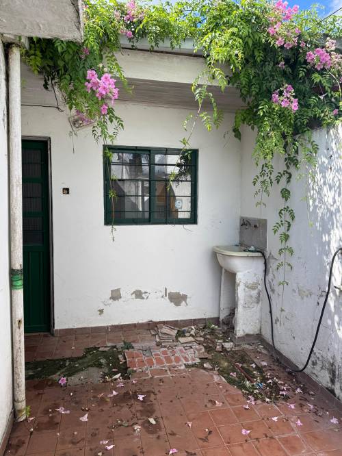 Departamento en PH de 2 ambientes con patio – Excelente ubicación