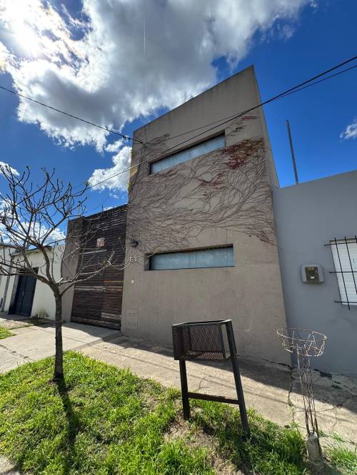 Duplex en excelente estado, listo para habitar