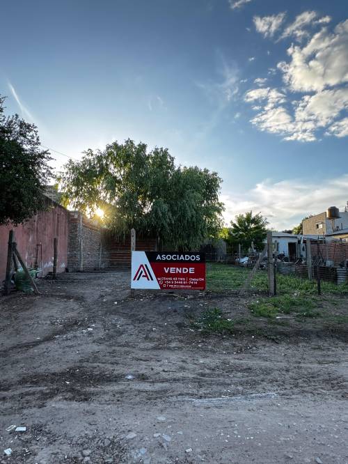 TERRENO  211 M2