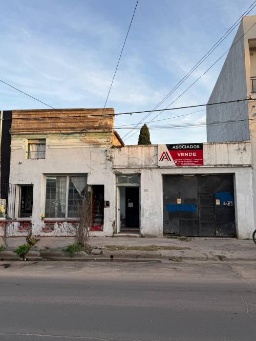 Terreno con construcción comercial a refaccionar – Centro de Gualeguaychú