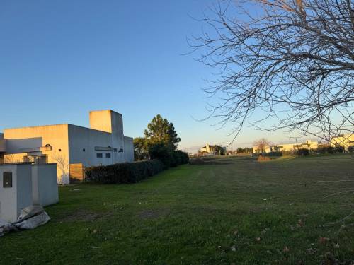 Terreno en Prados de la Adelina – 1250 m² con seguridad, naturaleza y comodidades