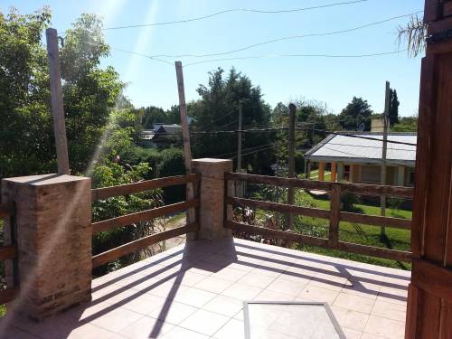 Casa con Amplio Parque y Terraza en Barrio Vinelli