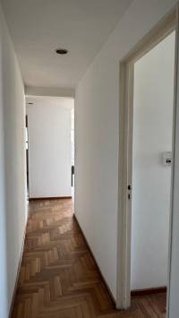 Departamento en esquina 4 dormitorios, con dependencia, cochera y baulera