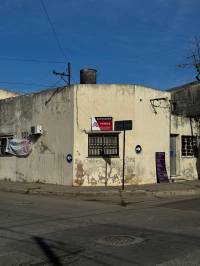 CASA A REFACCIONAR EN EL SEMICENTRO DE GUALEGUAYCHÚ EN ESQUINA