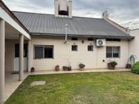 Casa de 3 dormitorios, quincho y parque - Zona La Salle (ex Villa Malvina)
