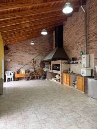 Casa de 3 dormitorios, quincho y parque - Zona La Salle (ex Villa Malvina)