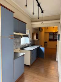 Casa de 4 dormitorios en esquina, con doble cochera - excelente ubicación