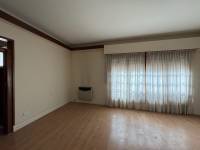 Casa de 4 dormitorios en esquina, con doble cochera - excelente ubicación