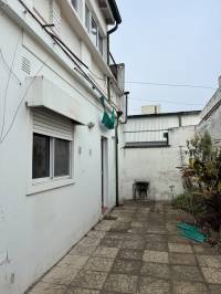 Casa de 4 dormitorios en esquina, con doble cochera - excelente ubicación