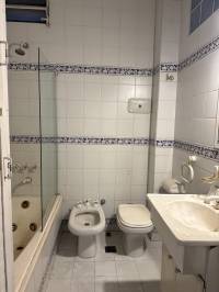 Casa de 4 dormitorios en esquina, con doble cochera - excelente ubicación