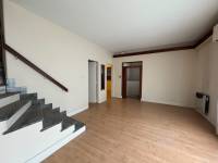 Casa de 4 dormitorios en esquina, con doble cochera - excelente ubicación