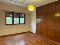 Casa de 4 dormitorios en esquina, con doble cochera - excelente ubicación
