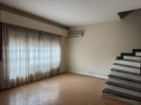 Casa de 4 dormitorios en esquina, con doble cochera - excelente ubicación