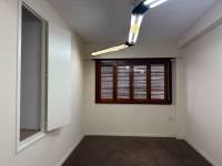 Casa de 4 dormitorios en esquina, con doble cochera - excelente ubicación