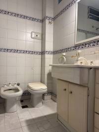 Casa de 4 dormitorios en esquina, con doble cochera - excelente ubicación