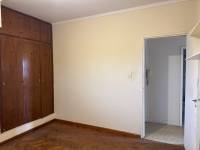 Casa de 4 dormitorios en esquina, con doble cochera - excelente ubicación