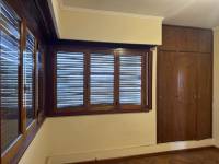 Casa de 4 dormitorios en esquina, con doble cochera - excelente ubicación