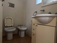 Casa de 4 dormitorios en esquina, con doble cochera - excelente ubicación
