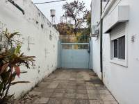 Casa de 4 dormitorios en esquina, con doble cochera - excelente ubicación