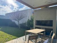 Casa dos dormitorios y patio amplio