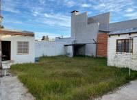 CASA RODEADA DE VERDE Y TRANQUILIDAD EN BARRIO VINELLI 