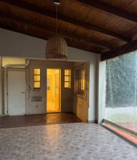 Casa en esquina de Ituzaingó y Neyra - con quincho
