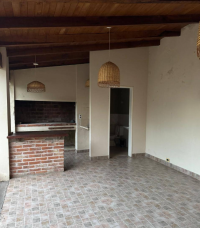 Casa en esquina de Ituzaingó y Neyra - con quincho