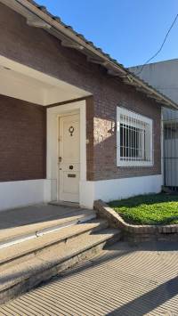 Casa en esquina de Ituzaingó y Neyra - con quincho