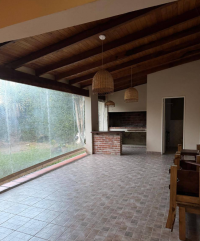 Casa en esquina de Ituzaingó y Neyra - con quincho