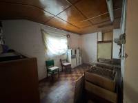 Casa en venta a refaccionar o demoler.