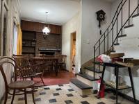 CASA EN VENTA SOBRE CALLE URQUIZA - EXCELENTE UBICACIÓN