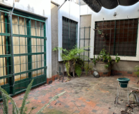 CASA EN VENTA SOBRE CALLE URQUIZA - EXCELENTE UBICACIÓN