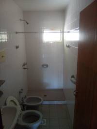 Casa tres dormitorios y patio