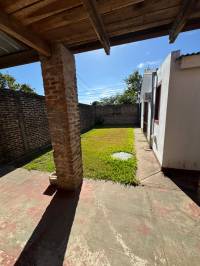 Casa tres dormitorios y patio