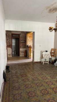 Casa y local en esquina - Colombo y Santiago Díaz