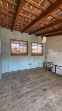 Casa y local en esquina - Colombo y Santiago Díaz